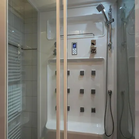 Stylish Couples Retreat (adults Only) Apartment *