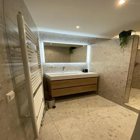 Stylish Couples Retreat (adults Only) Apartment *